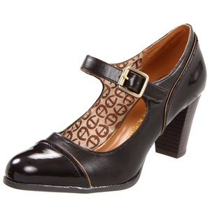 Etienne Aigner  
Women's Questa Mary Jane Pump