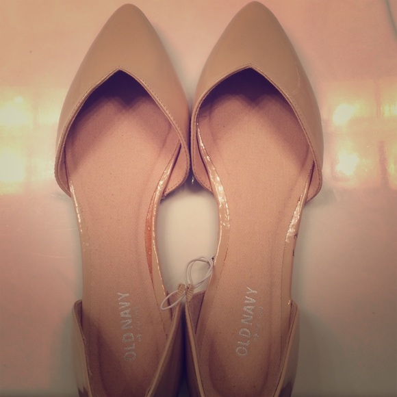 Old Navy nude pointy flats