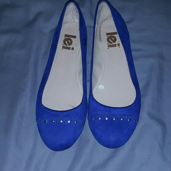 💙Blue suede shoes with gold embellishments