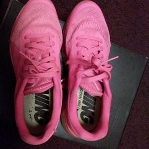 Nike running shoes.i accept paypalllll.on hold