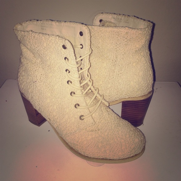 Kimchi Blue crochet booties