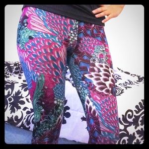 Allegiant patterned leggings