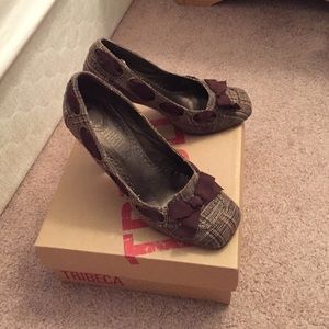 Closed toe heels