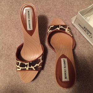 ❤️SALE!!❤️ Manolo Blahnik sandals-LIKE NEW!!