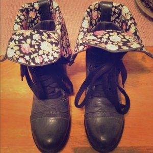 Combat floral boots