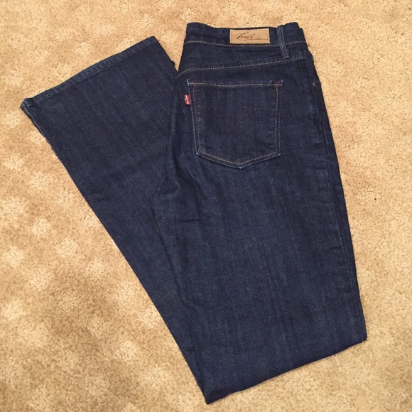 Levi's jeans size 4