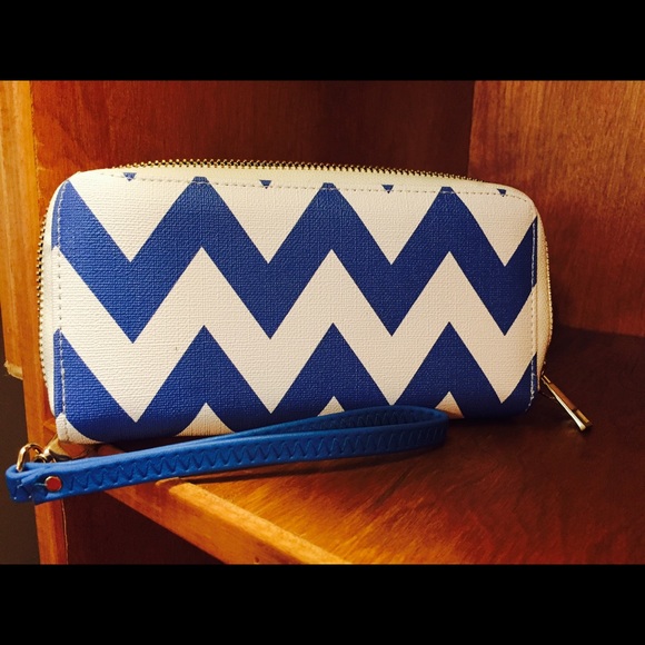 New chevron wristlet wallet