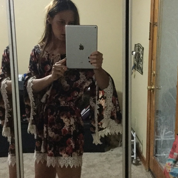 Summer must have floral romper💁🏻 - Picture 2 of 2