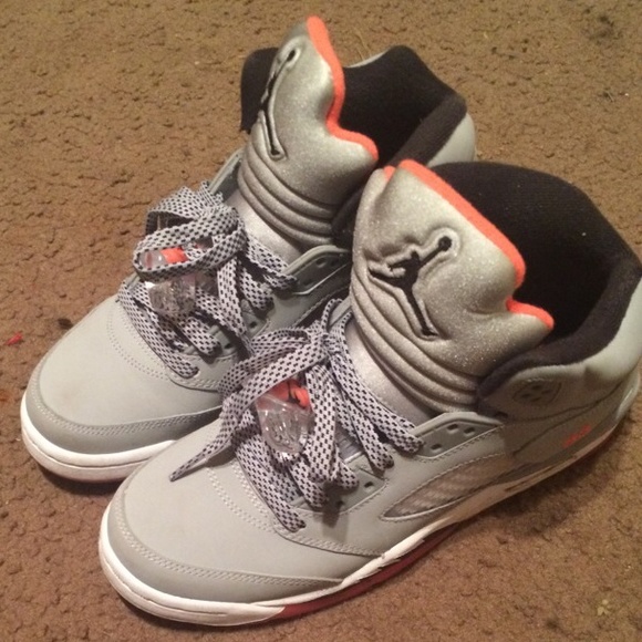Retro 5 - Picture 1 of 2