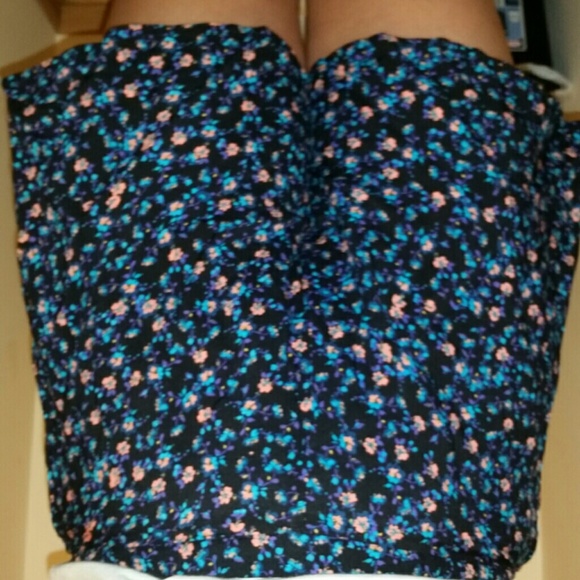 Shorts - Picture 4 of 4