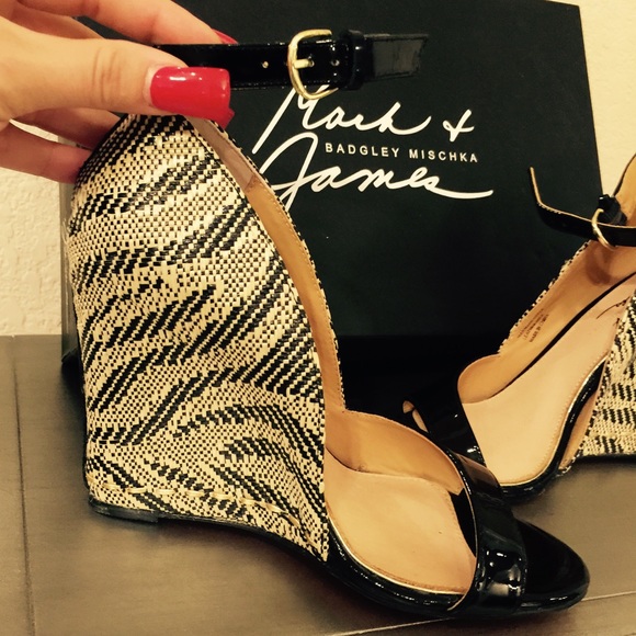 Badgley Mischka Gorgeous Wedges - Picture 2 of 4