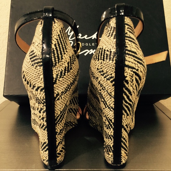 Badgley Mischka Gorgeous Wedges - Picture 4 of 4