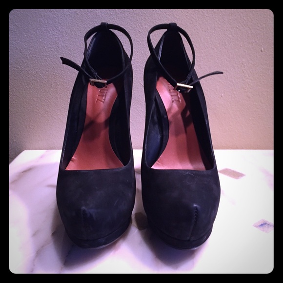 Schutz platform ankle strap pump