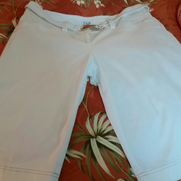 Cache white shorts with gold buckle