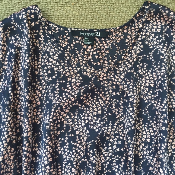 Satin flower tunic - Picture 3 of 3