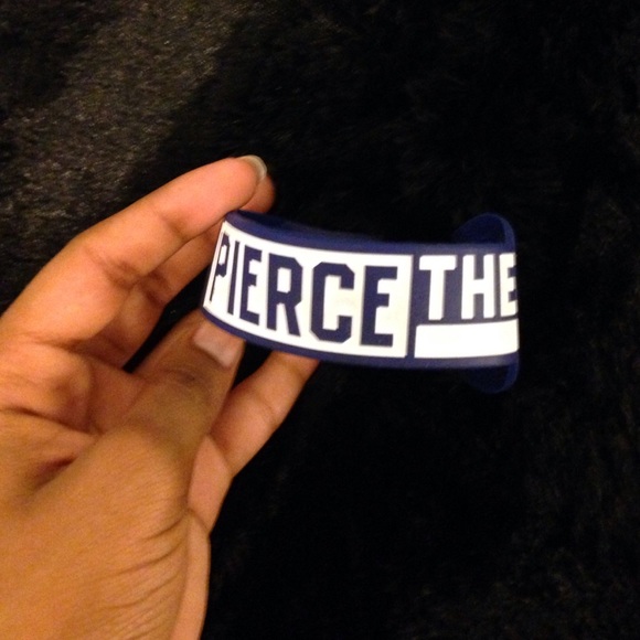 Blue Pierce the veil wrist band - Picture 2 of 4