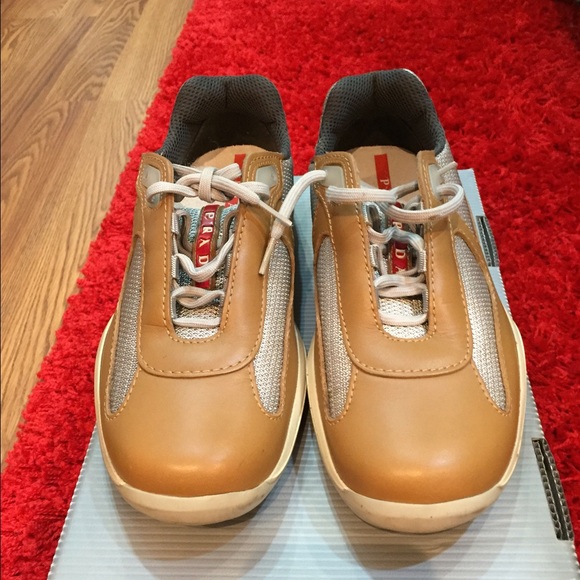 100% authentic Prada woman sneakers.