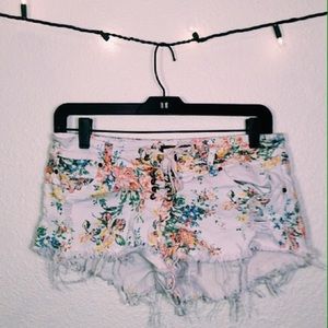 White Floral Billabong Cut-Offs🌈
