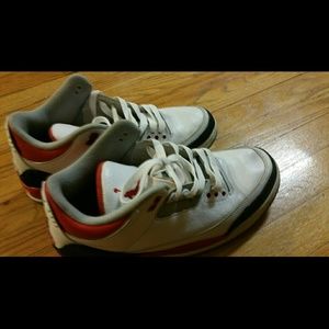 Mens Fire red 3s