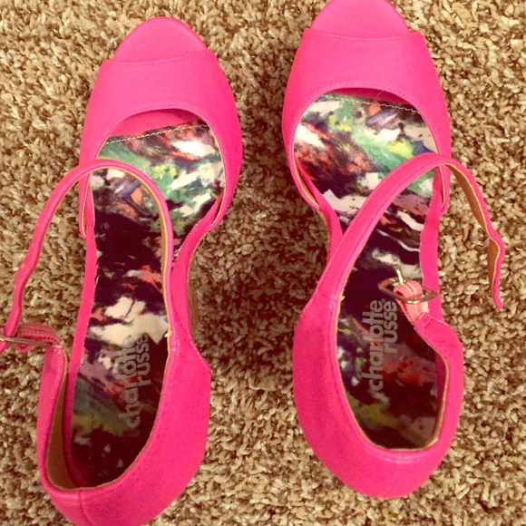 Very cute pink wedges never