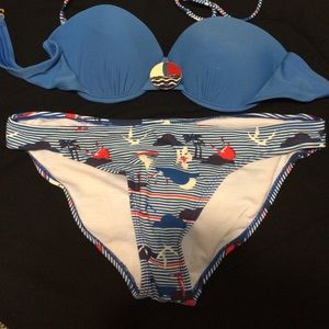 Small pushup top Medium print bikini bottoms