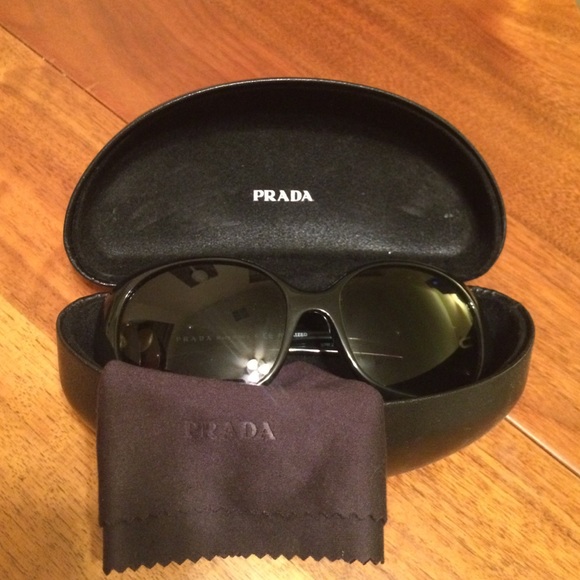 Prada Sunglasses - black