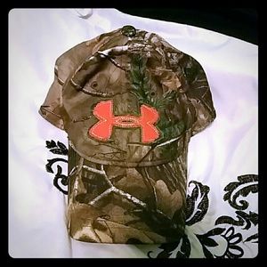UNDER ARMOUR CAMO HAT