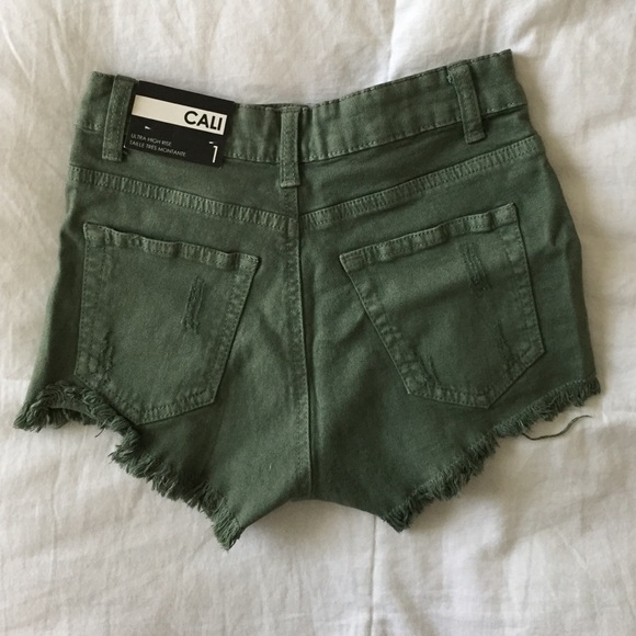 Army green distressed shorts - Picture 2 of 3