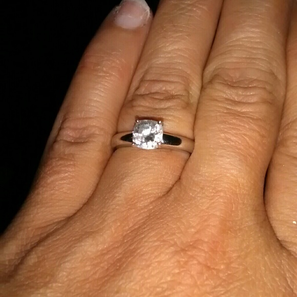 1 carat solitare cushion cut in platinum