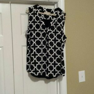 Sleeveless black and white top
