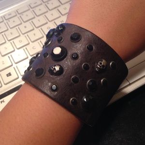 Genuine leather skull bracelet