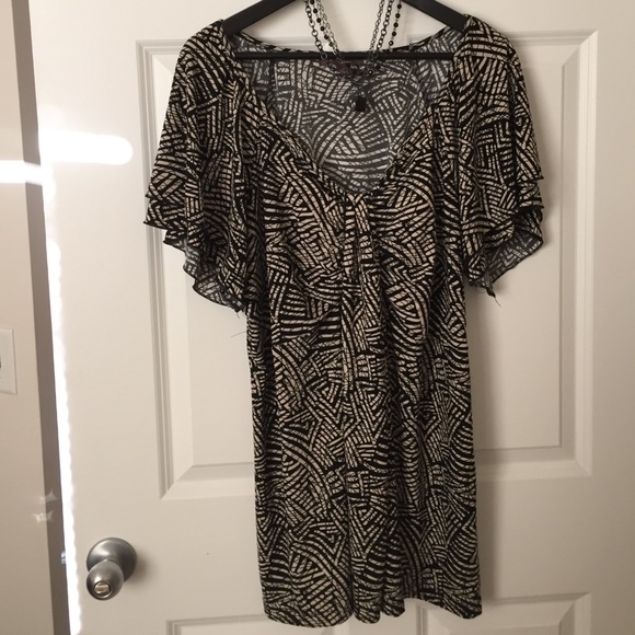 Beautiful Black & Beige Top 🌻