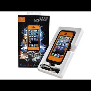 BRAND NEW iPHONE 5/5S LIFEPROOF CASE