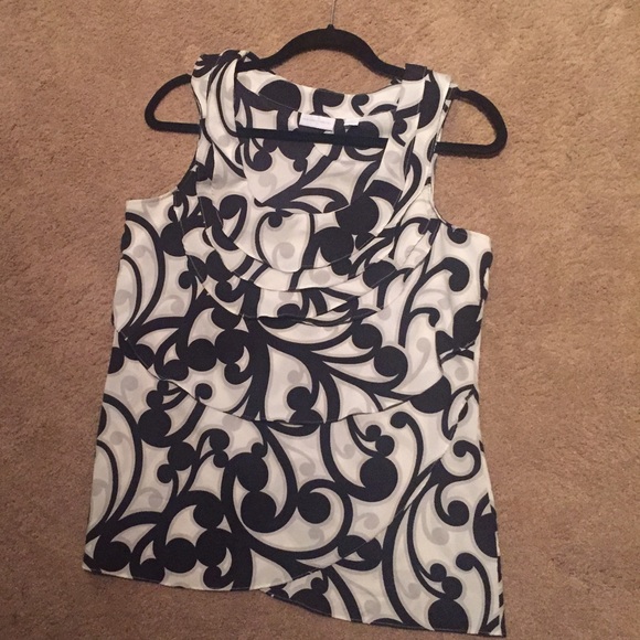 Patterned black white and gray top