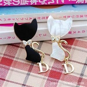 Cute japanese style breastpin ( white )