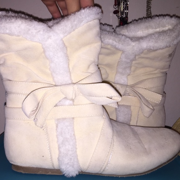 Ankle boots with bows