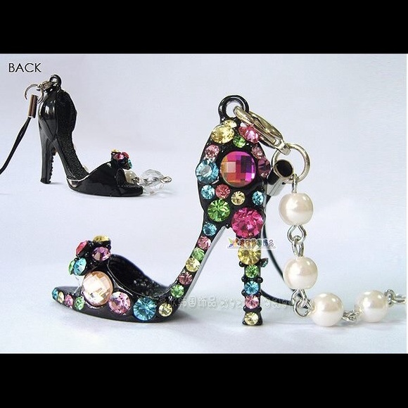 Stylish Accessory - Picture 2 of 4