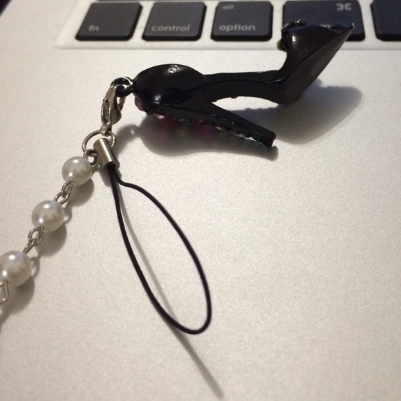 Stylish Accessory - Picture 4 of 4