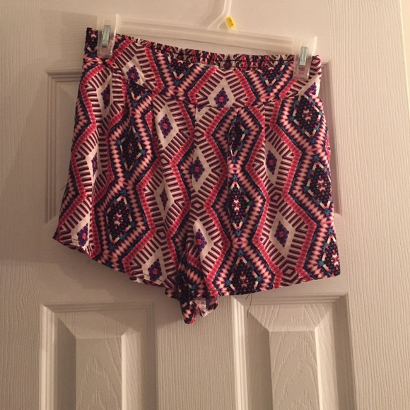 Charlotte Russe Pants - Charlotte Russe printed shorts with pockets