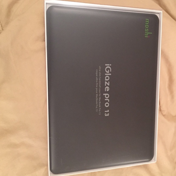 MacBook Pro 13' Moshi case