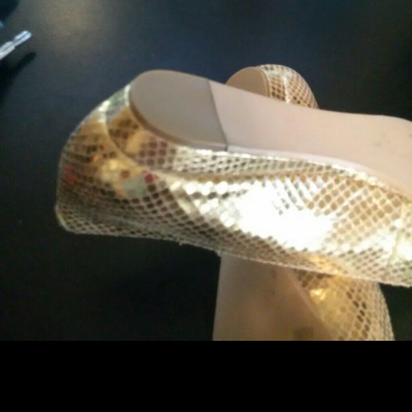 Gold flats - Picture 3 of 3