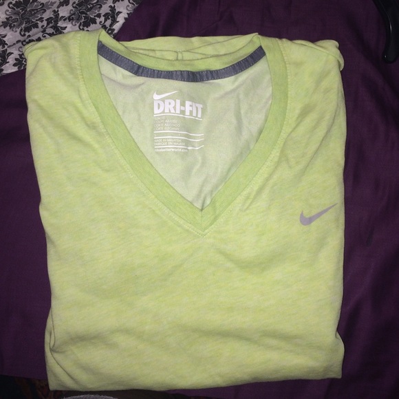 Nwot light green nike dri fit shirt