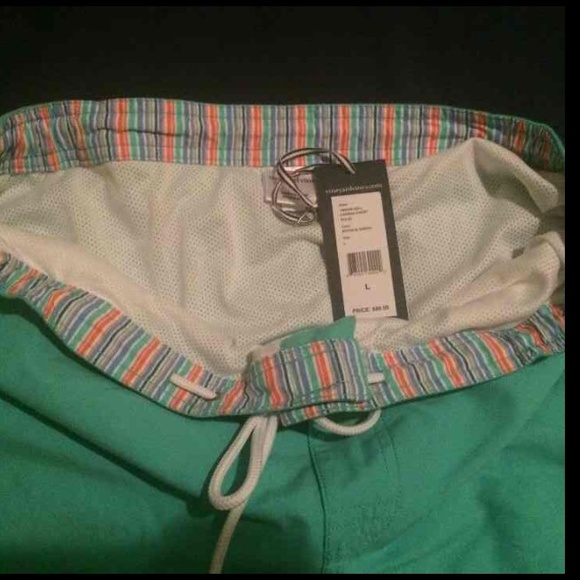 Men's Vineyard Vines Large Swim Trunks - Picture 3 of 4