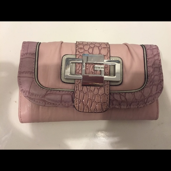 Reduced 💗 Guess pink wallet - Picture 1 of 2