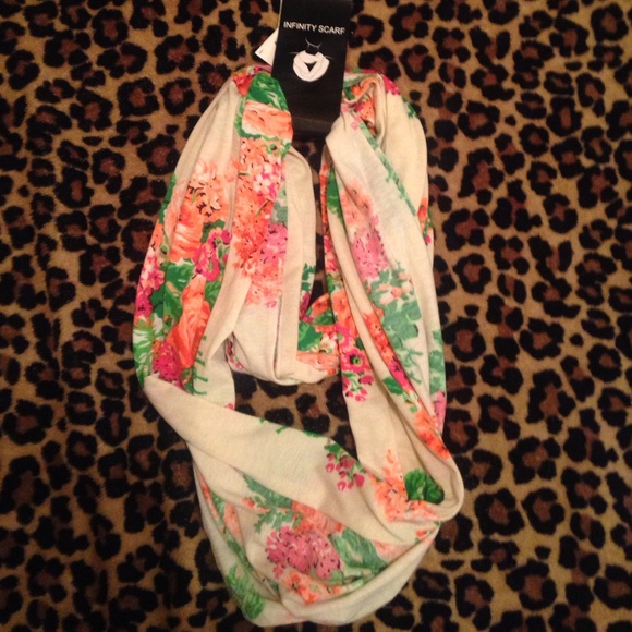 Casual infinity scarf