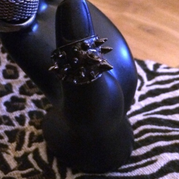 Spike ring! - Picture 2 of 3