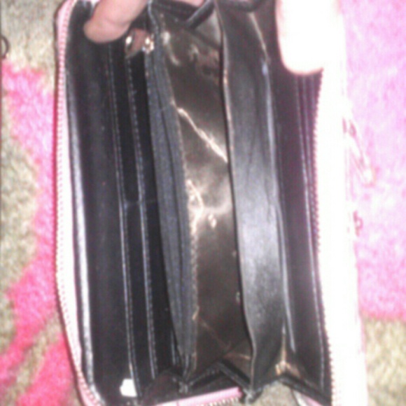 Wallets - Picture 2 of 4