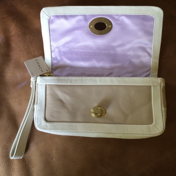 💯AUTHENTIC COACH NWT BEAUTIFUL LEATHER CLUTCH - Picture 2 of 4