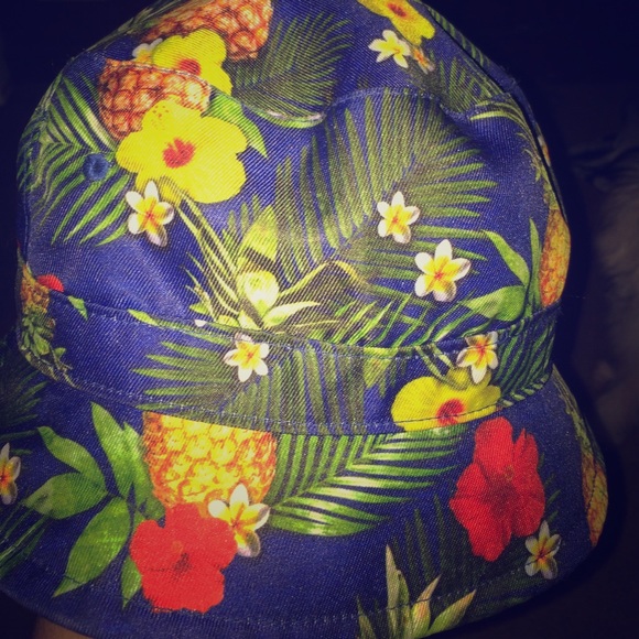 Bucket hat