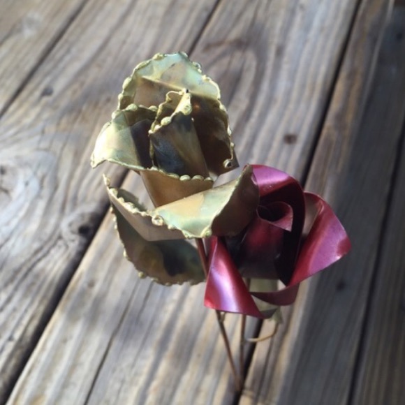 Beautiful Brass & Bronze Roses - Picture 3 of 3